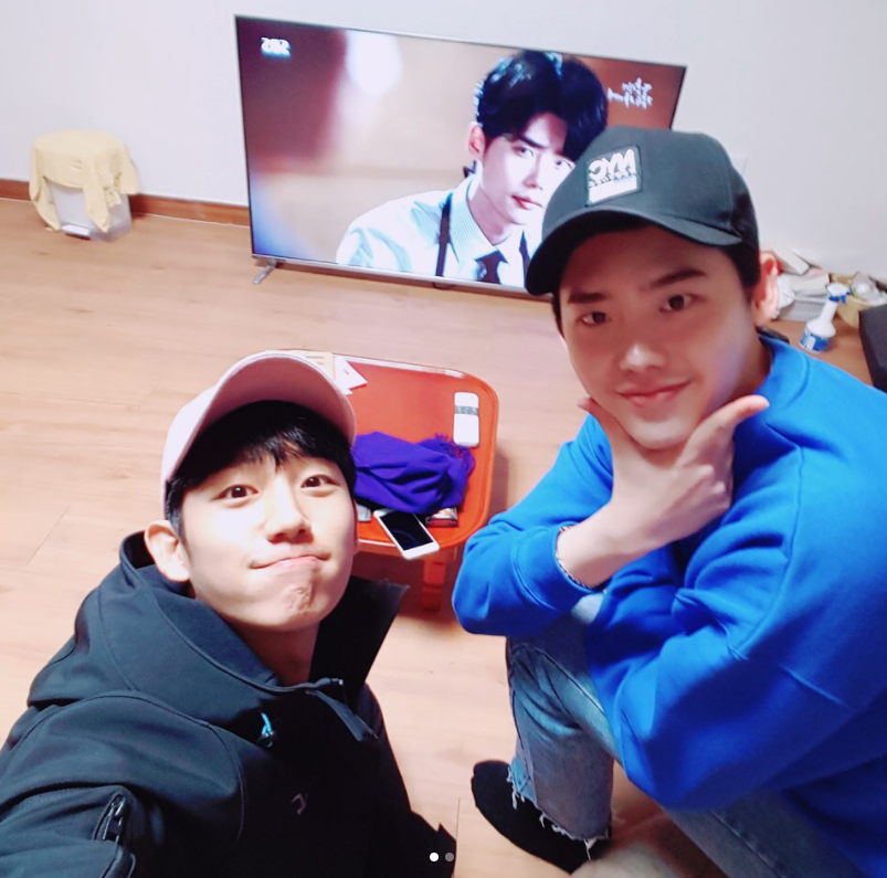 Nam thứ Jung Hae In lấn át cả Lee Jong Suk trong "Khi nàng say giấc" (10)