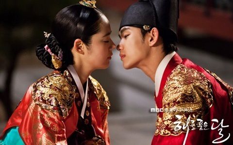 Jung Yi ôm mặt trời: Phim ngắn của Moon Geun Young & Kim Soo Hyun bất ngờ ra mắt (6)
