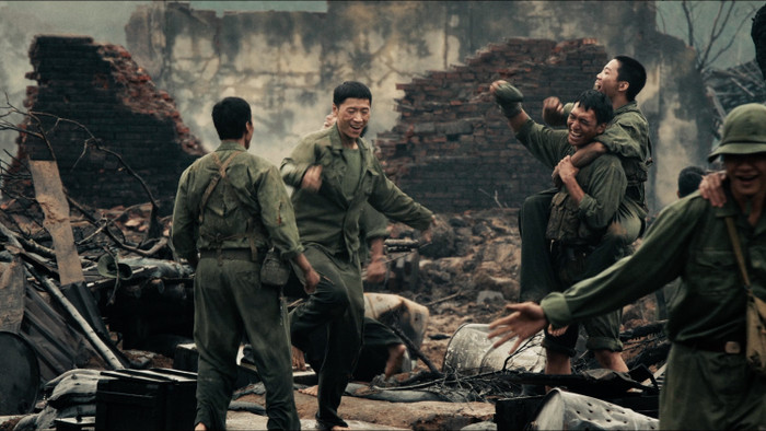 “Mưa đỏ” cán mốc 200 tỷ đồng, thống trị phòng vé Việt dip lễ 2/9 2